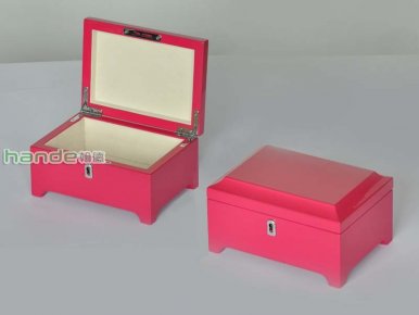 高贵粉红色珠宝化妆品收纳木盒带铁锁